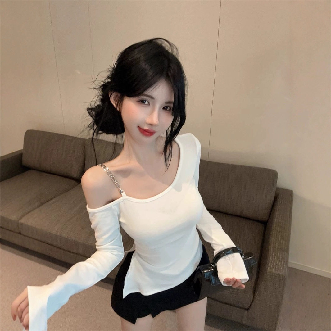 纯欲风不规则斜领露肩紧身t恤女春秋时尚百搭下摆开叉打底衫上衣