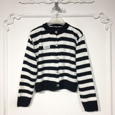 依L系列 8304S009 时尚针织开衫品牌女装折扣颦薪