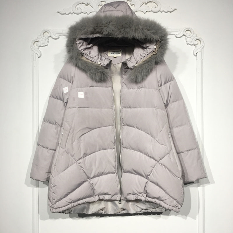 潮系列 8282S165 时尚真毛领羽绒服品牌女装折扣-小瑕疵颦薪