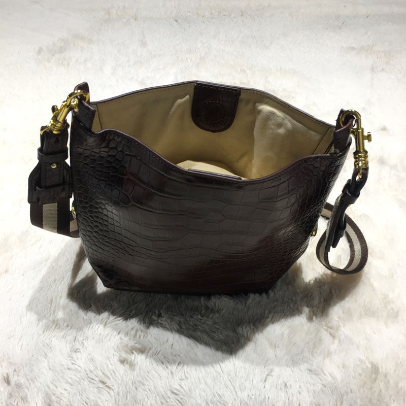 裘潮系列 LM03548 时尚背包品牌女装折扣（微瑕）颦薪