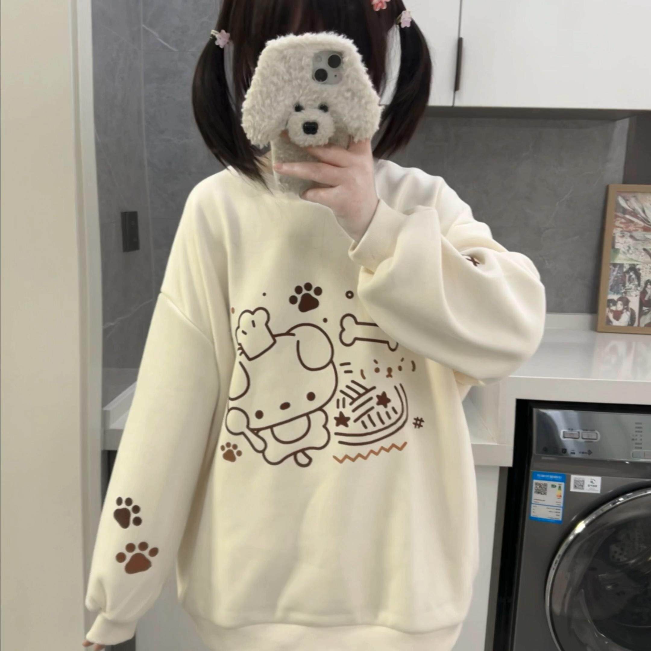 草莓熊自制厨师小狗印花可爱百搭款奶杏色圆领百搭卫衣冬季软妹