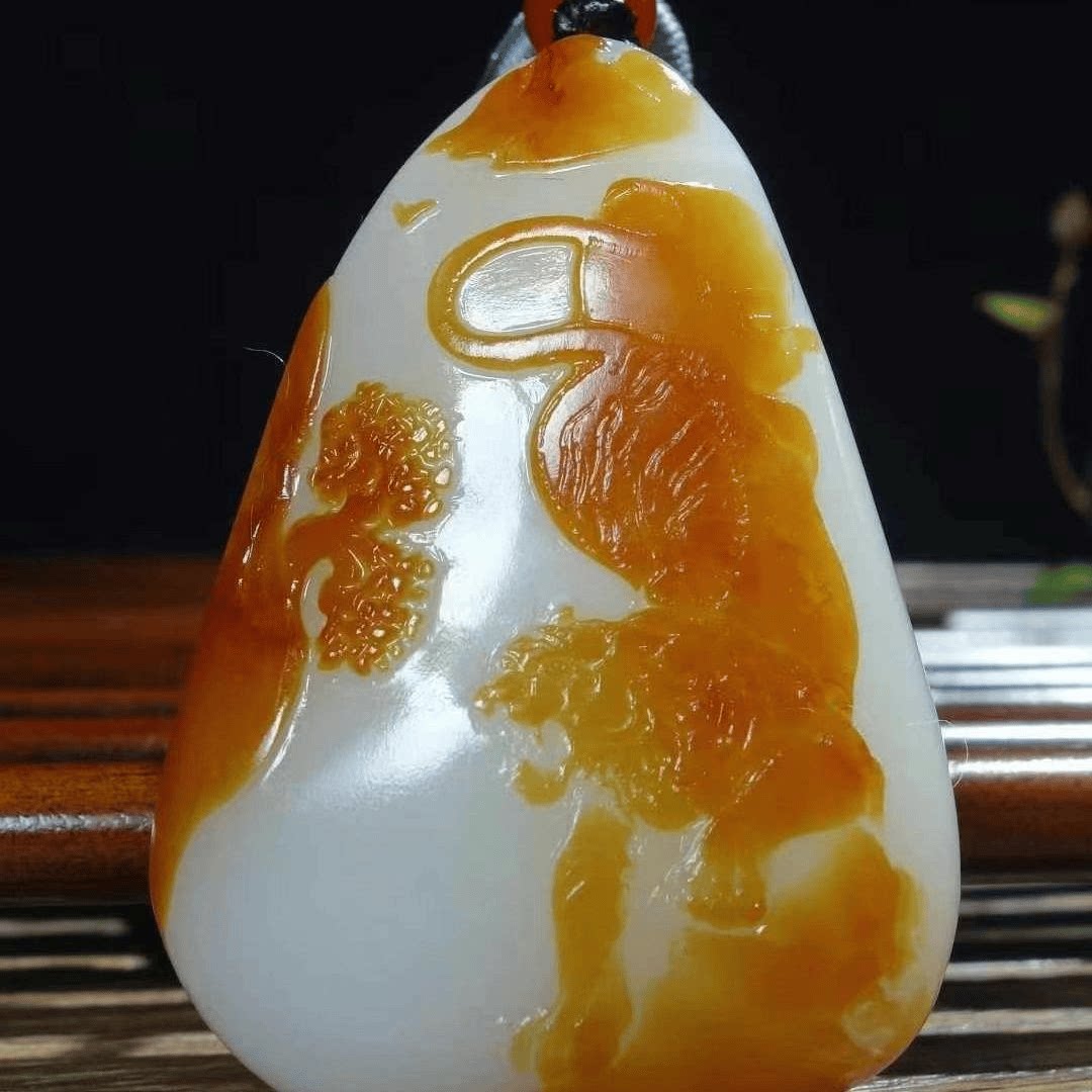 新疆和田玉籽料黄皮挂件 正宗羊脂玉下山虎挂件生肖吊坠 俏色巧雕