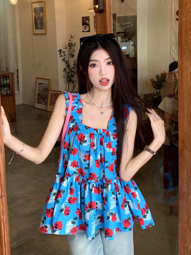 여름 복고풍 홍콩 스타일 휴가 스타일 디자인의 뚱뚱한 MM를 위한 플러스 사이즈 여성 의류 시크하고 약간 뚱뚱한 여성을 위한 파란색 꽃무늬 서스펜더 탑