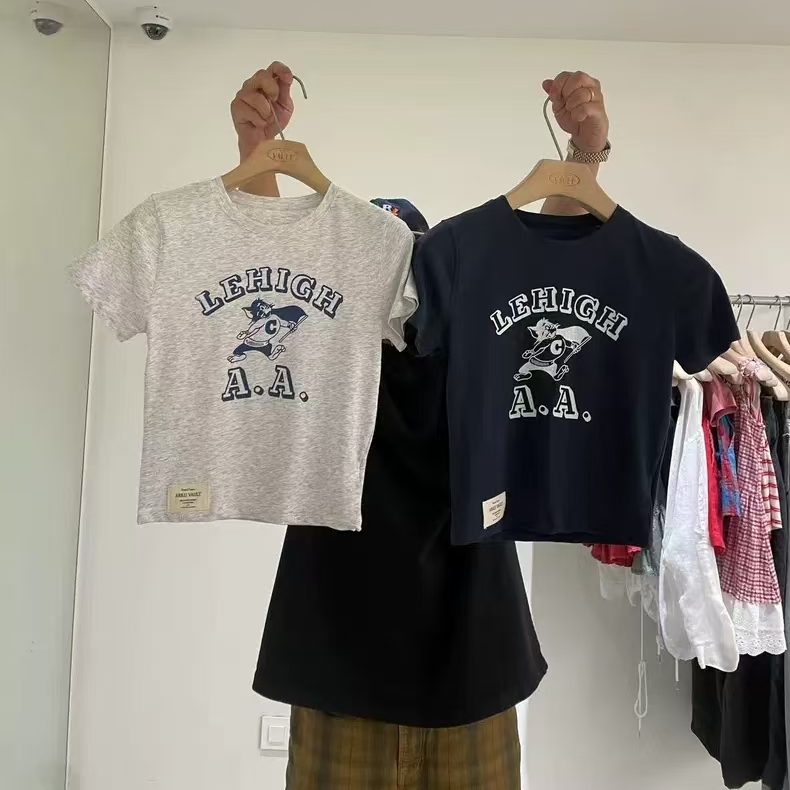 vault简约动漫猫字母图案短袖T恤