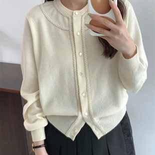 现~2025秋季新款女芯宝韩国代购egg高级感花边系扣圆领毛衣针织衫