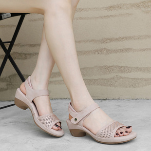Leisure sandals with women's beach slopes heels沙滩坡跟凉鞋