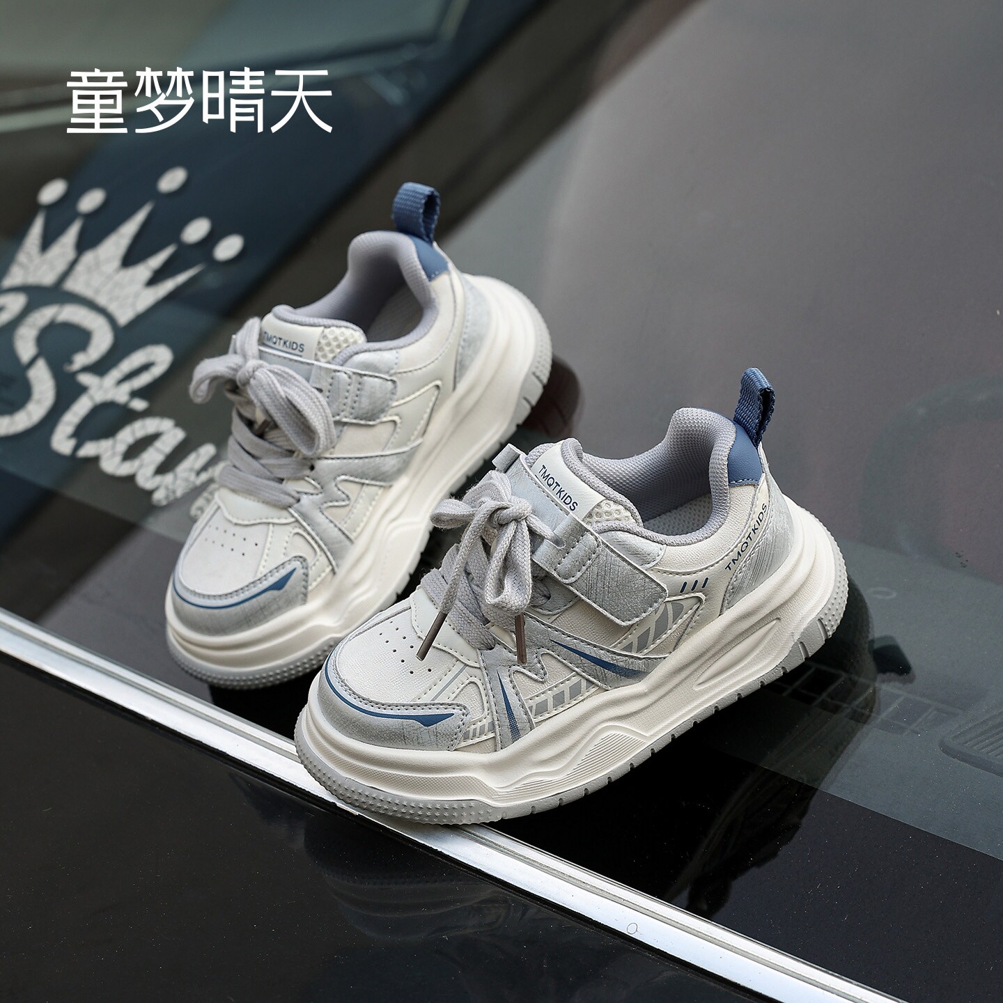 超舒适软底板鞋，无需系带！