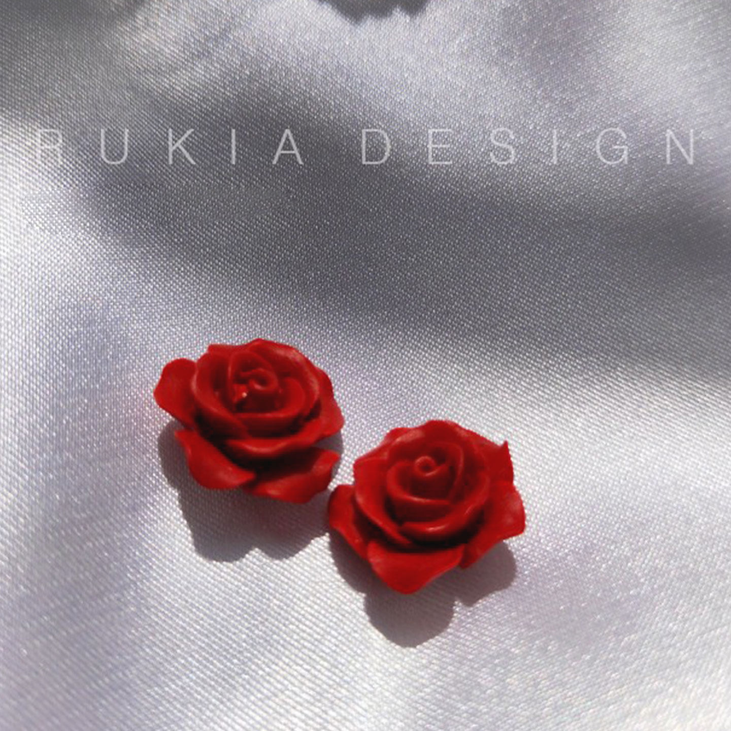 RUKIA1cm朱砂红玫瑰花迷你耳钉精致古典气质复古酒红色超显白耳饰