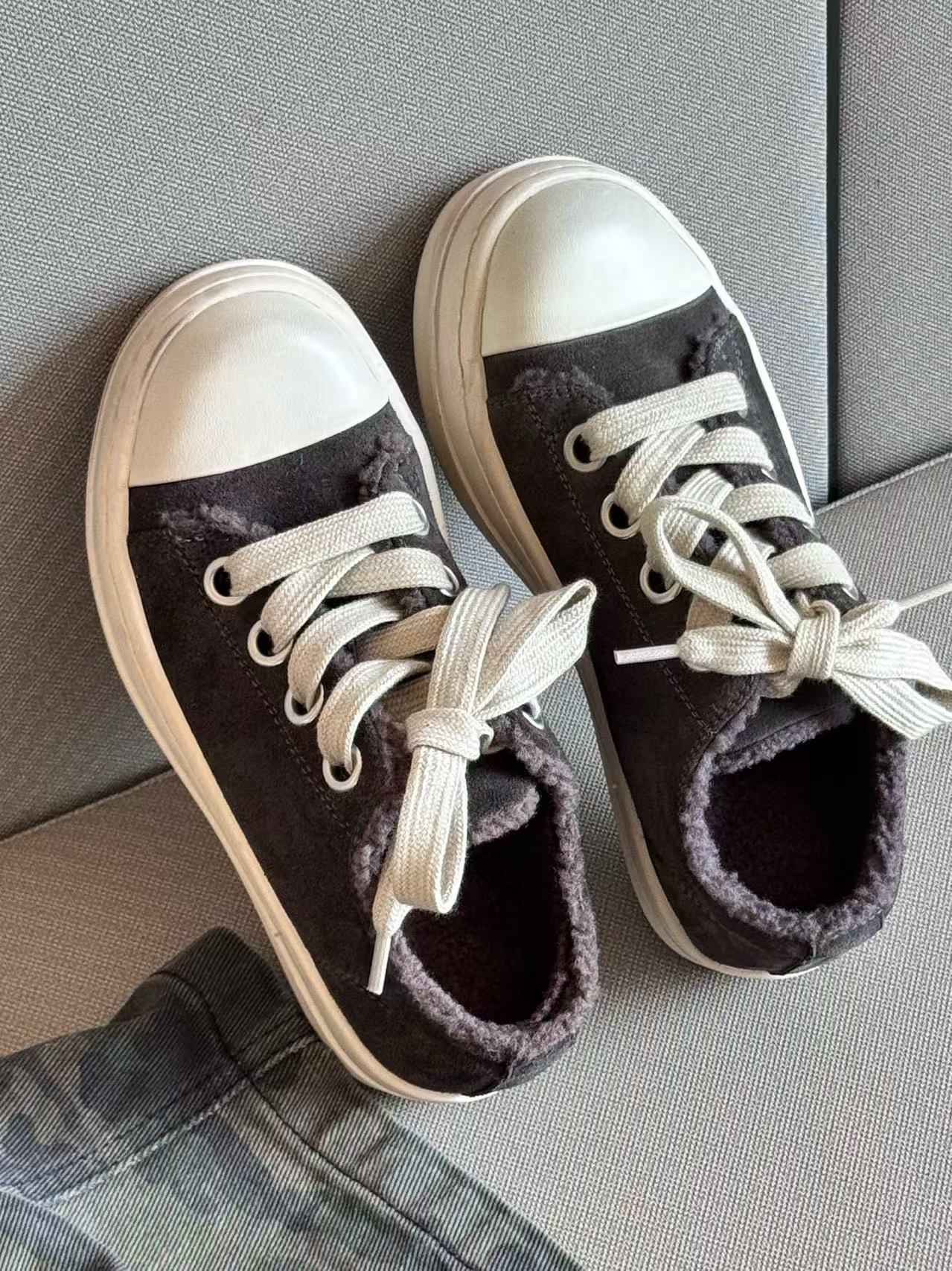 MONIZ/陌尼斯真皮加绒厚底板鞋女冬季百搭休闲鞋潮牌低帮运动鞋女