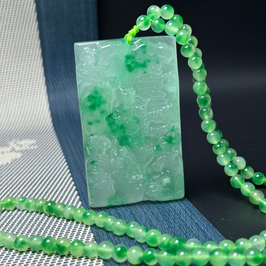 高冰种飘绿老翠玉山水财神吊牌玉佩项链缅甸老翡翠冰透毛衣链百搭