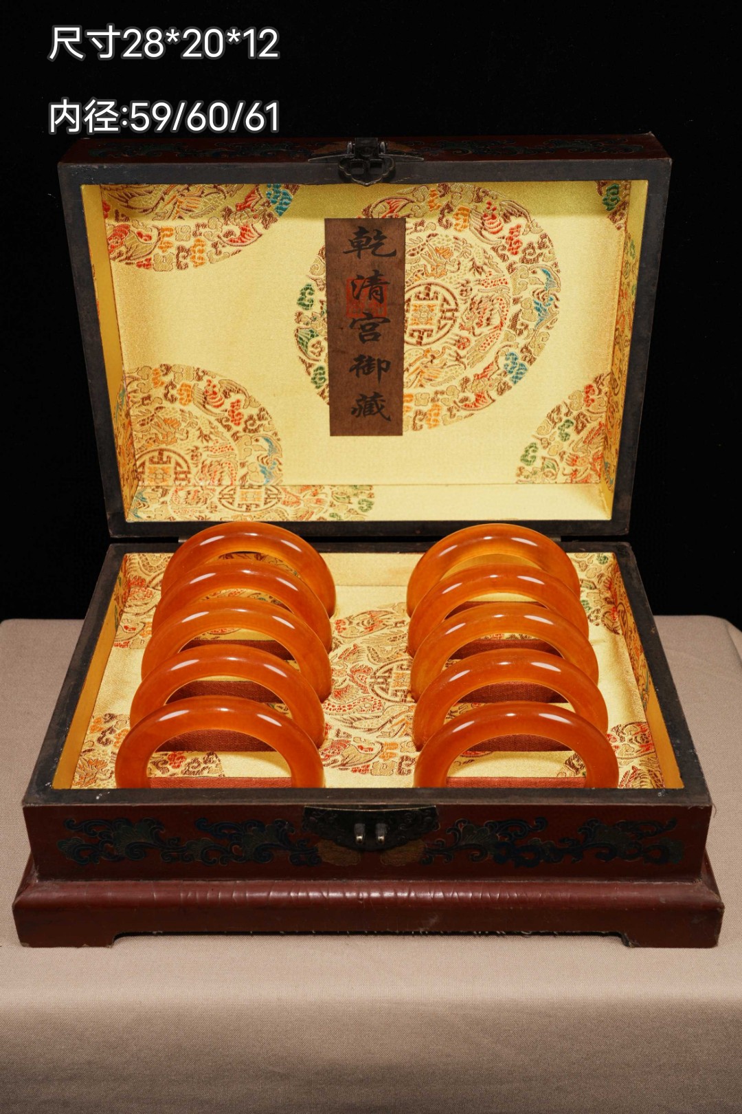 古玩杂项旧藏怀旧饰品类礼品黄翡翠玉手镯搭配精美漆器木料盒子