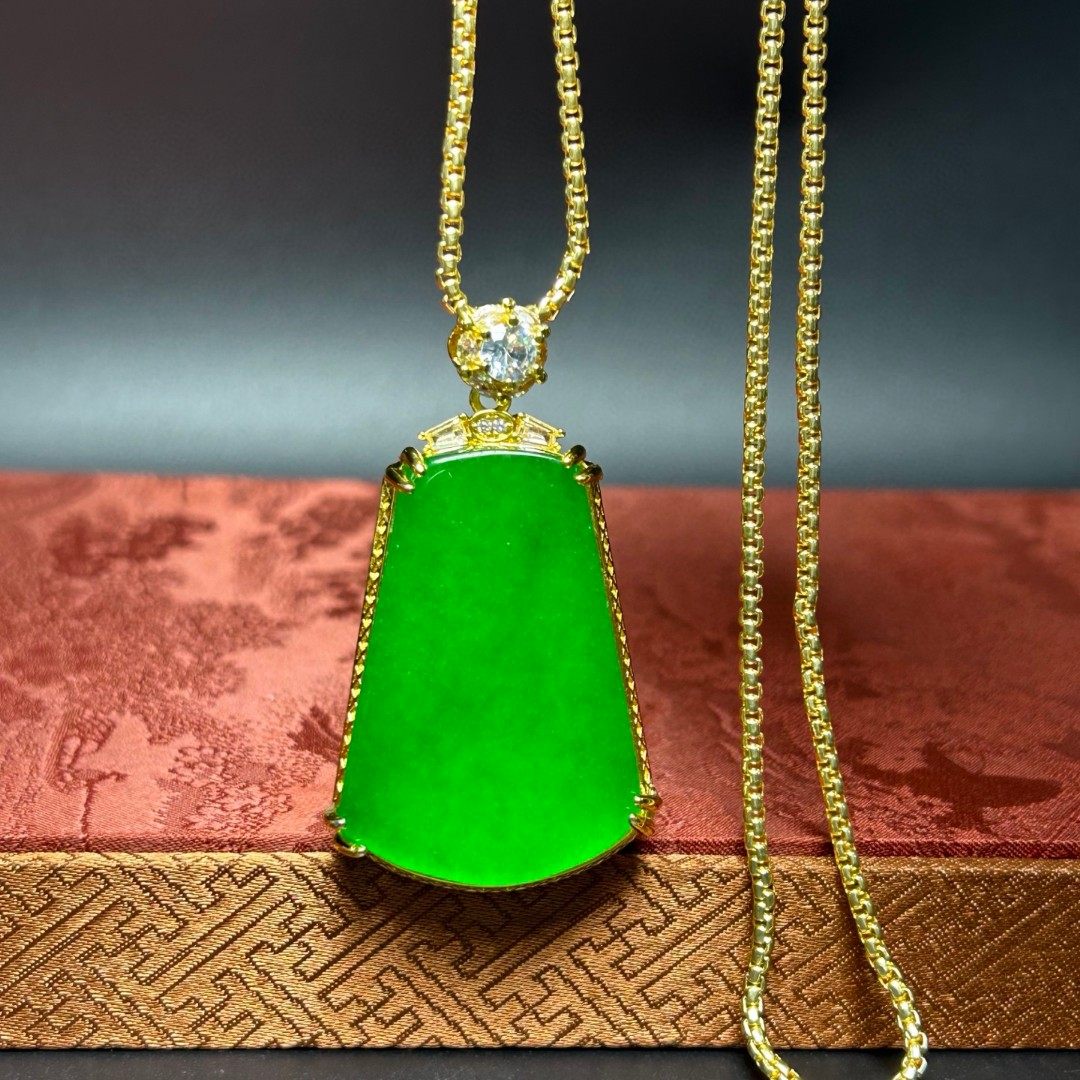 缅甸翡翠色冰种满绿阳绿无事牌吊坠玉吊坠男女款镶嵌银镶嵌