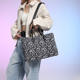 大容量单肩包时尚豹纹气质手提包女外出游玩斜挎包休闲百搭通勤包