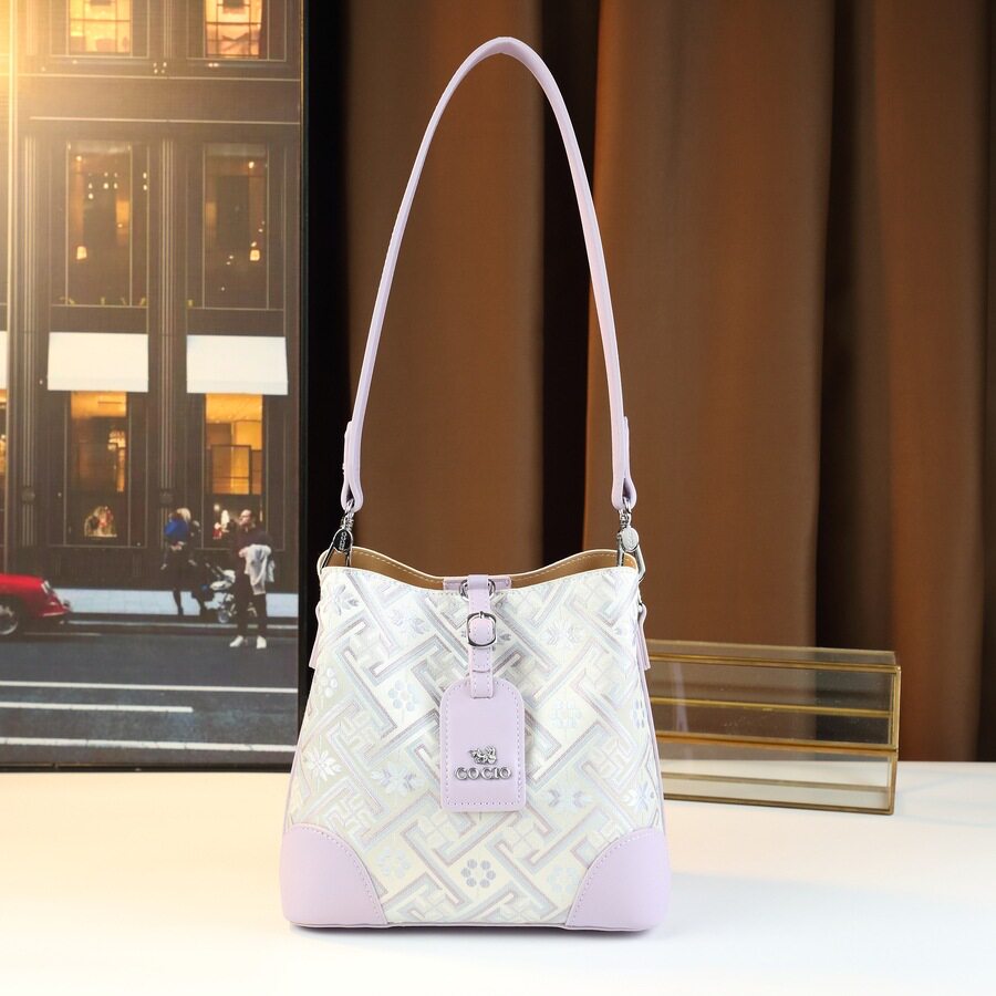 cocio小众设计高级感2025新款潮百搭水桶单肩腋下斜跨女包