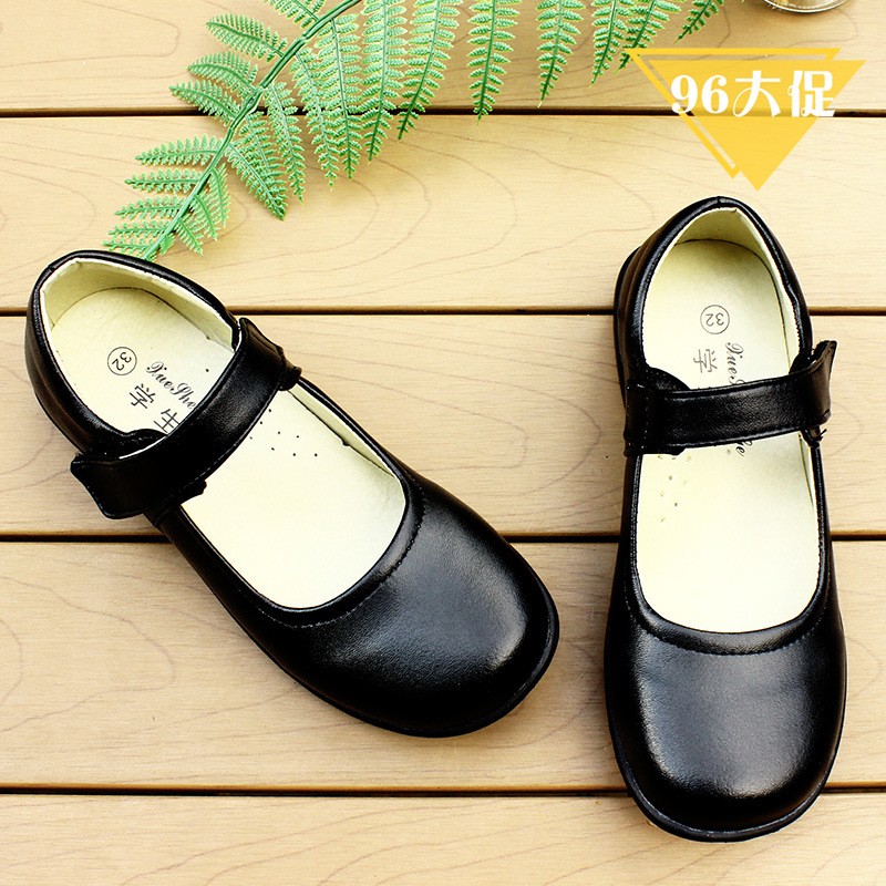 深圳统一学生哥表演女童皮鞋