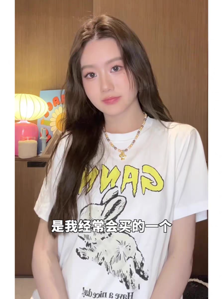 GA24IU同款女白色黄字母兔T恤