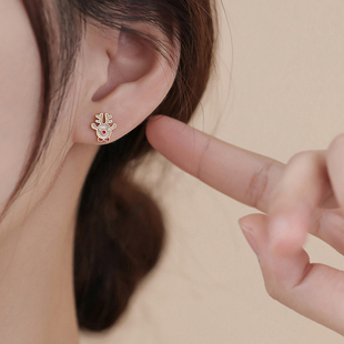 S925纯银圣诞耳钉女小众设计感不对称麋鹿耳环可爱小巧耳饰高级感