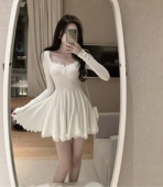 纯欲甜辣白色收腰连衣裙2023秋季 蕾丝花边拼接A字蓬蓬百褶短裙子