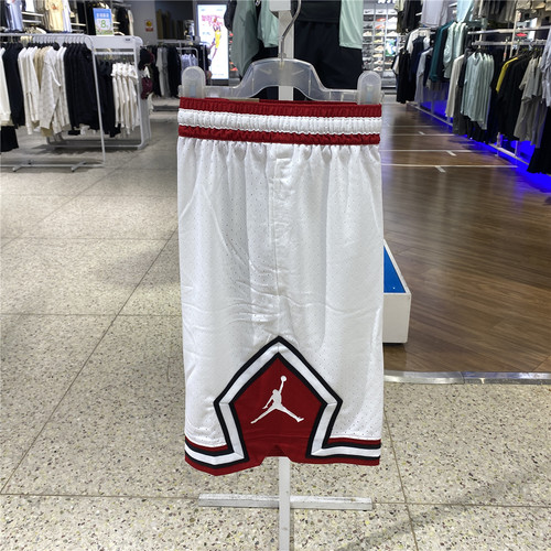 耐克NIKE男士白色速干Dri-FIT透气短裤IF5833