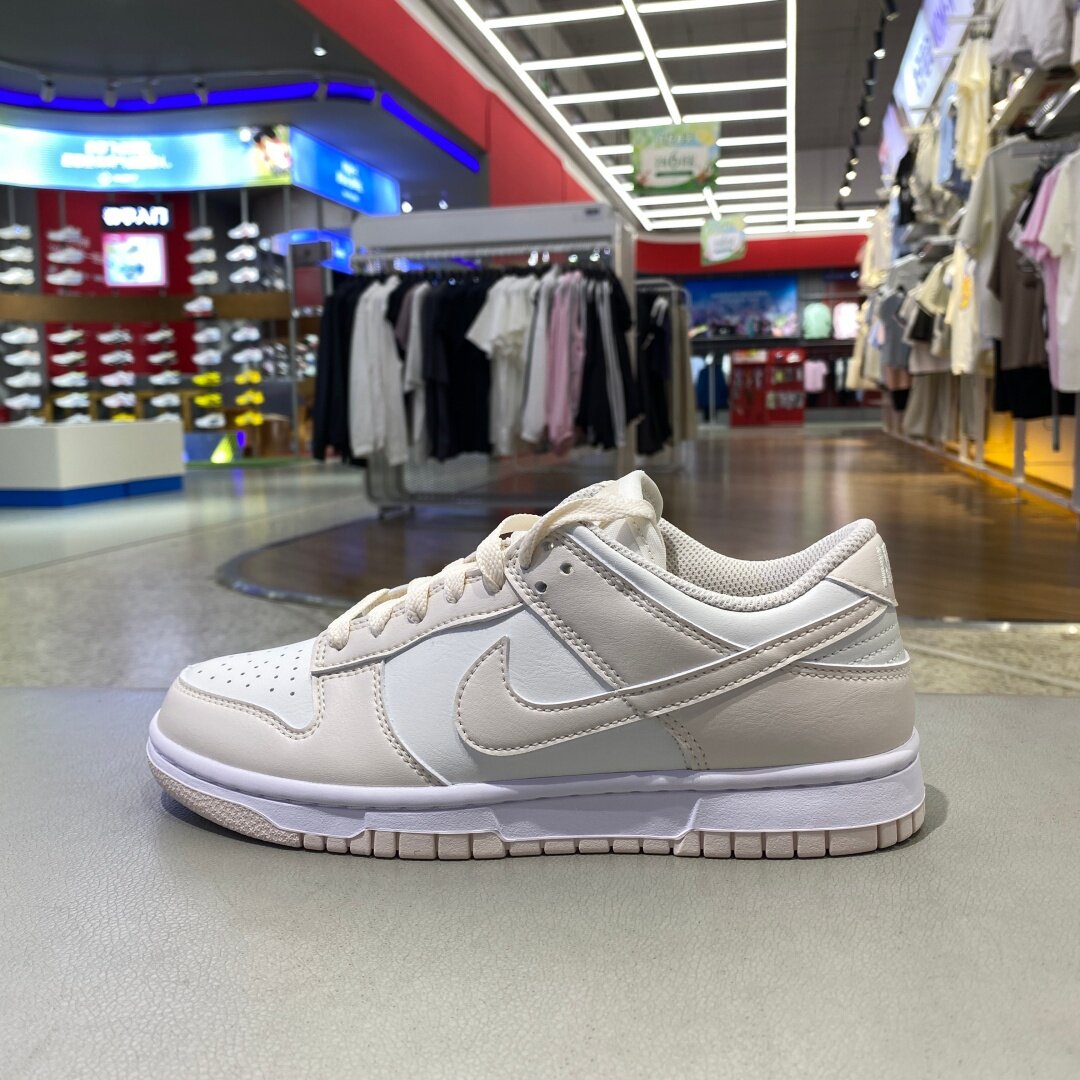 NIKE女DUNK粉白低帮复古板鞋