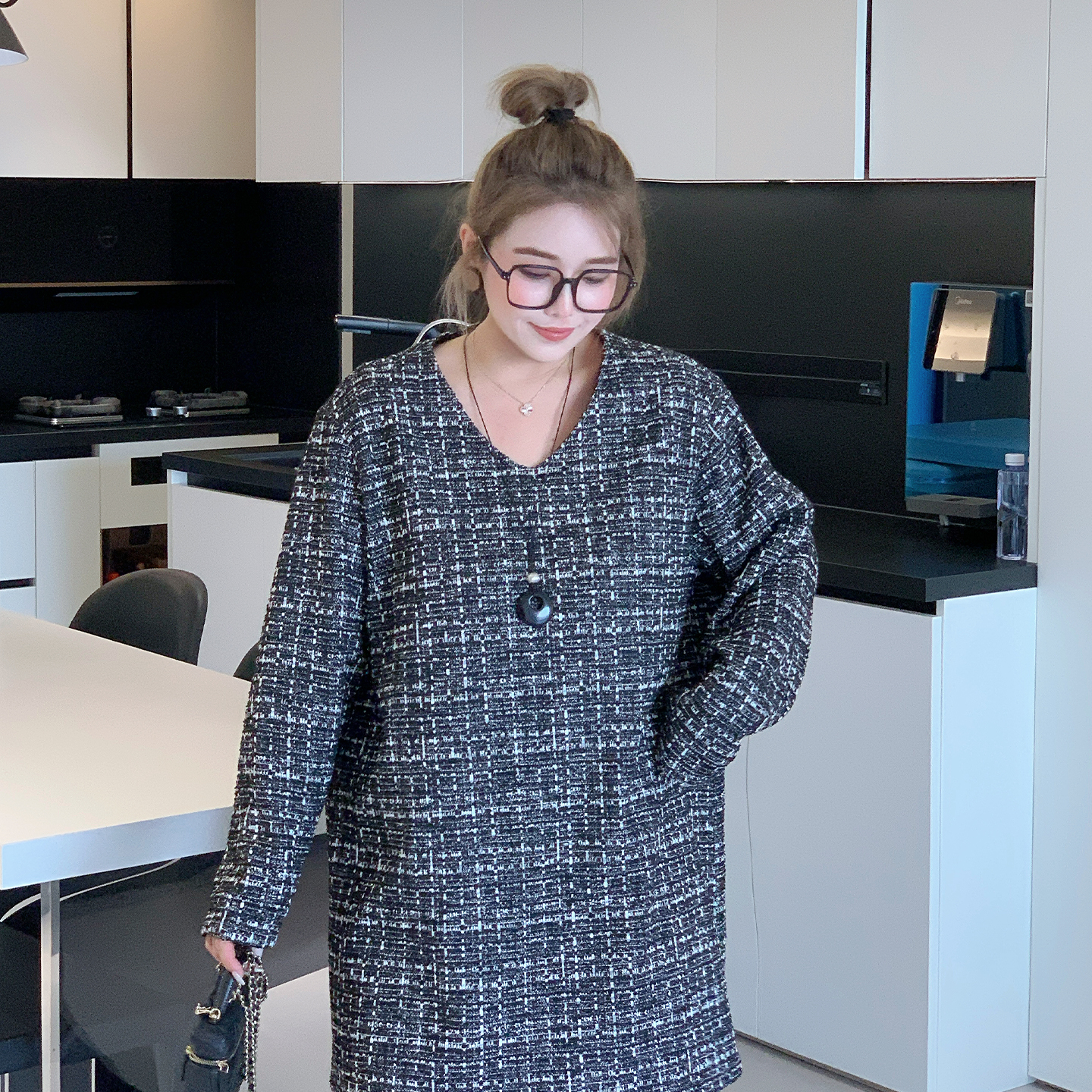 媛子大码冬季宽松休闲百搭胖mm中长款v领中长款加绒小香风连衣裙