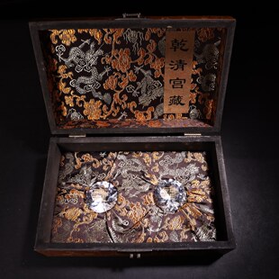 珍品藏宫廷御藏罕白色钻石一盒 配老漆器盒