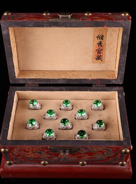 旧藏下乡收绿宝石  钻石戒指一箱品相保存完好   配老漆器盒