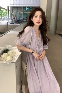 V领气质雪纺连衣裙女2025夏新款高级感别致独特的绝美法式茶歇裙图片