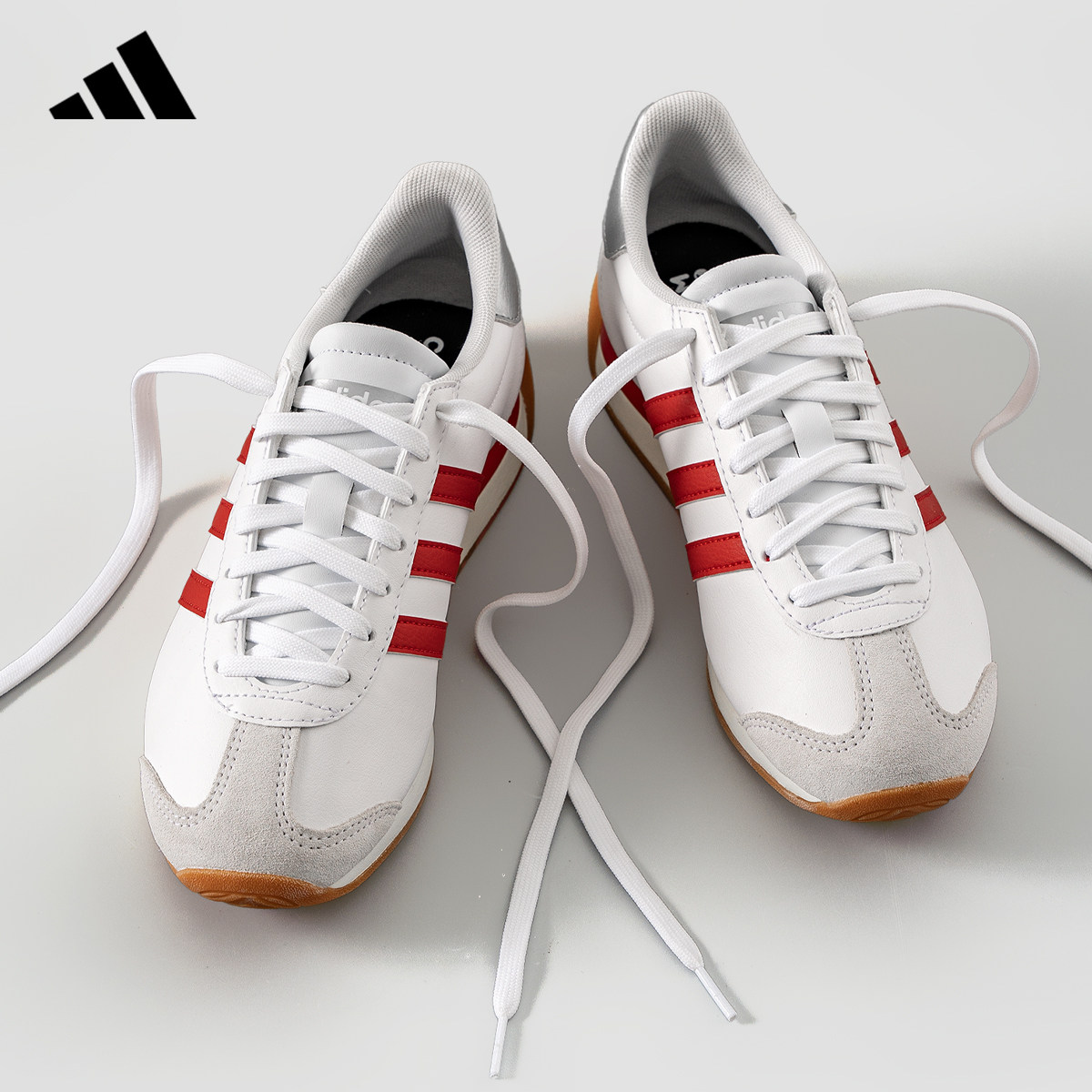 adidas阿迪达斯女鞋秋季经典低帮运动鞋户外跑步透气训练鞋KI6037