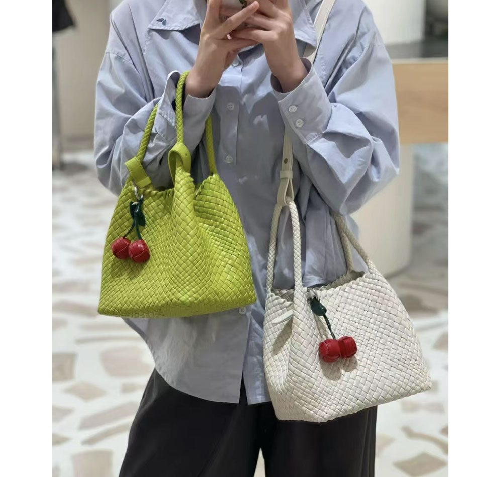 专柜正品迪桑娜女包头层牛皮 编织包 手提背包托特包8261010102