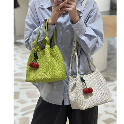 专柜正品迪桑娜女包头层牛皮 编织包 手提背包托特包8261010102
