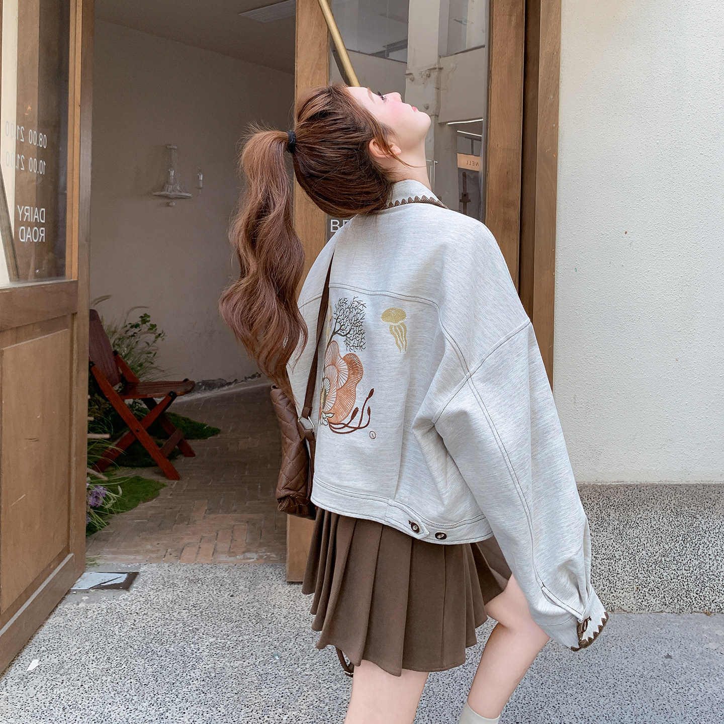 【主推现货】2025女士花卉刺绣牛仔短款夹克8507-P165-K248,女装短外套,浙宝106