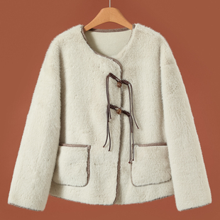 冬装 当季 编织飘带扣仿皮毛一体外套291 帛 659西湖阁老