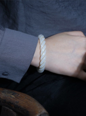 金绞丝玉镯｜传承 古雅 随绞丝工环绕金丝 美玉不息 和田玉 18k金