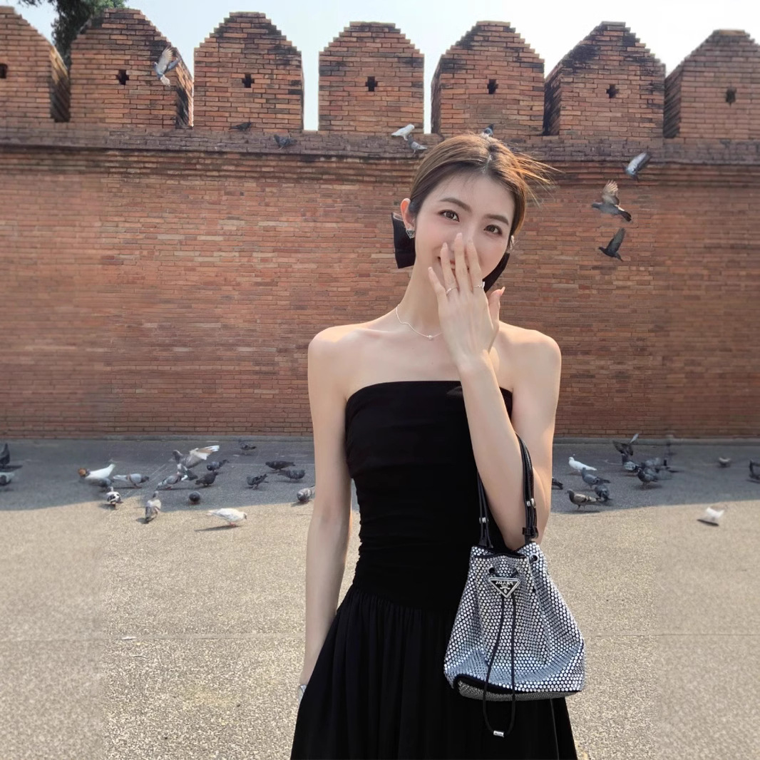 夏季两穿黑色一字肩连衣裙女2025气质露肩收腰长裙抹胸裙子女装