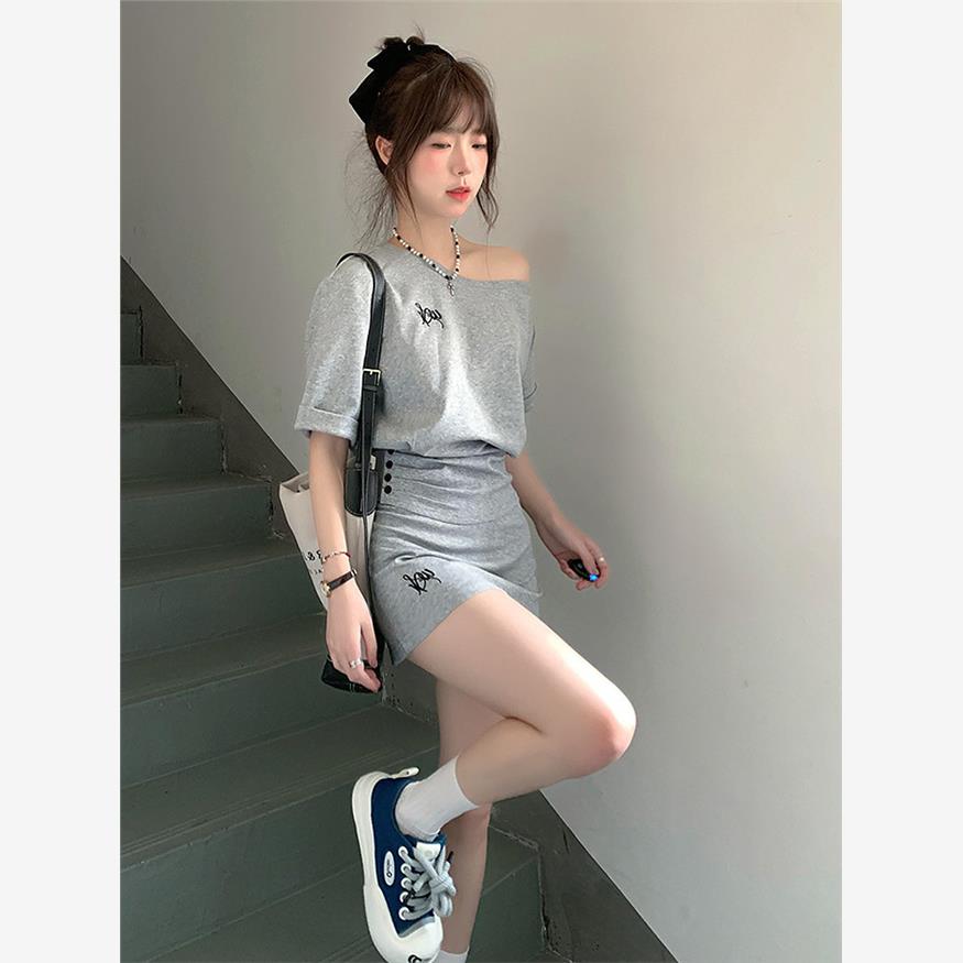 韩系减龄休闲运动服套装女夏季简约收腰一字肩斜肩短袖短裙两件套