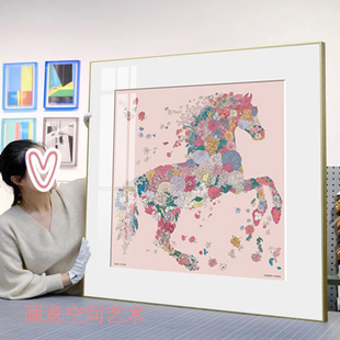 马上有钱花现代装饰画飞马丝巾装裱挂画高级感客厅餐厅卧室墙壁画