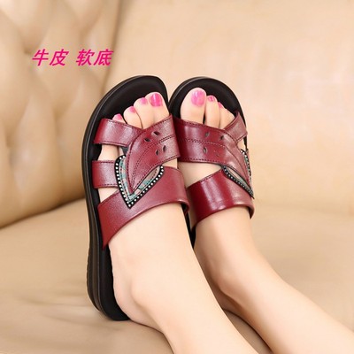 女士真皮平跟中老年人室外凉拖鞋