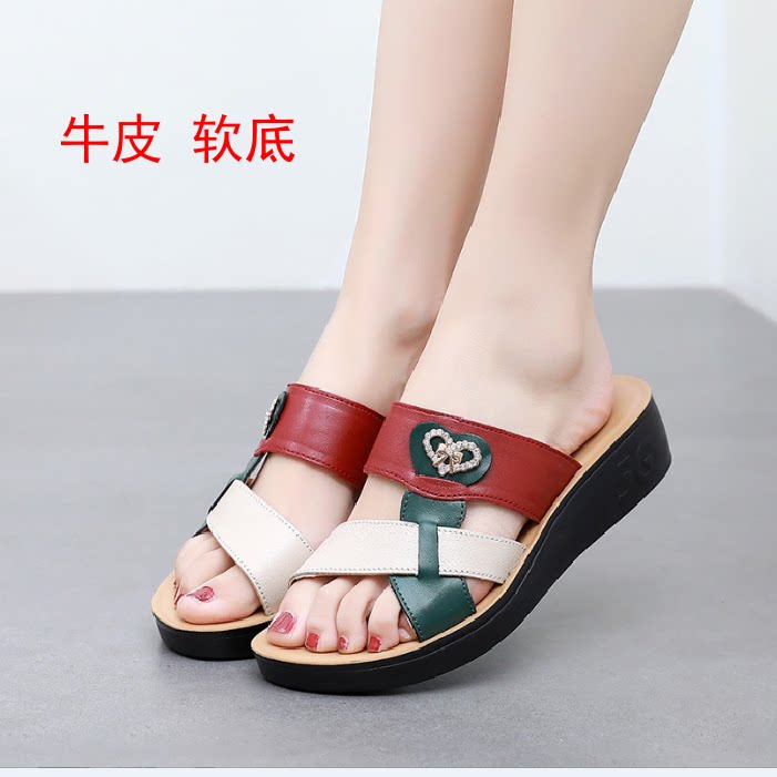 真皮坡跟露趾防滑软底妈妈凉拖