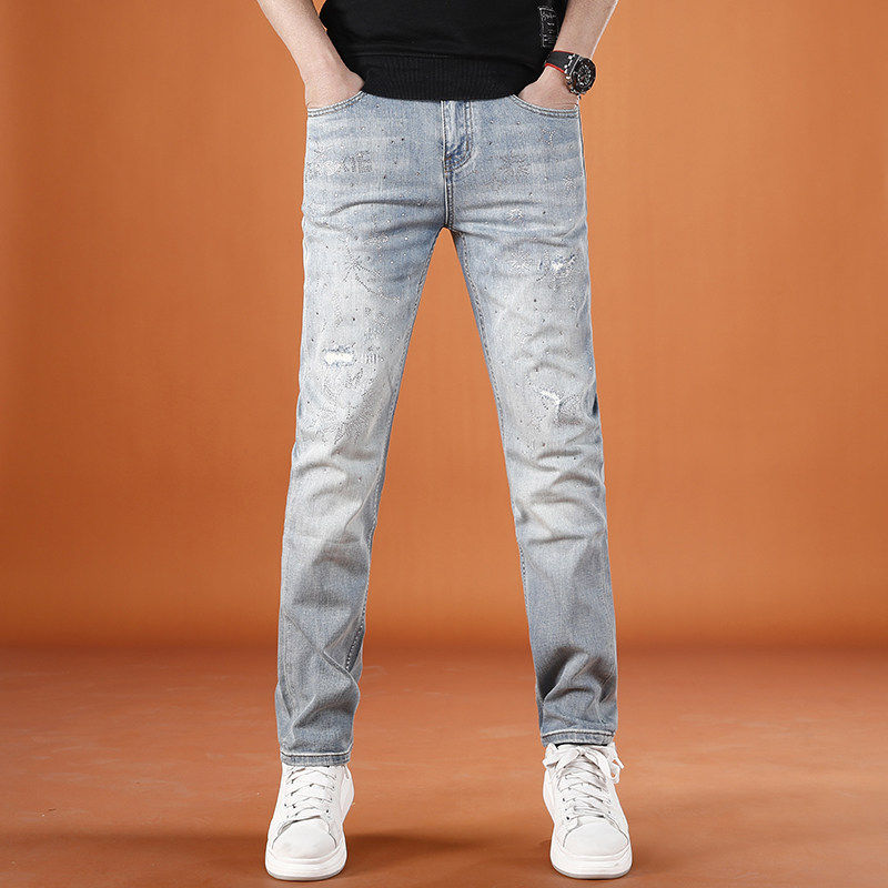 浅蓝色破洞牛仔裤男款2026新款春夏款高端欧货烫钻直筒男士长裤子