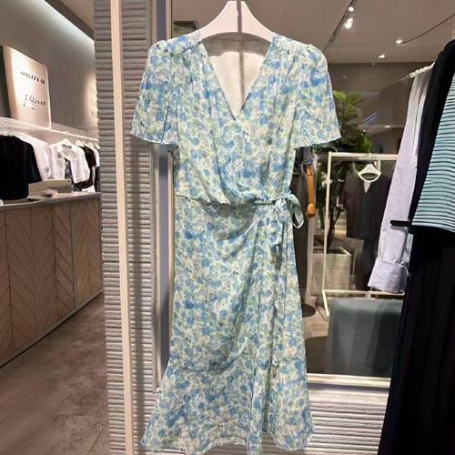伊芙丽商场同款2026春夏新款碎花系带收腰V领连衣裙女1H4690191S