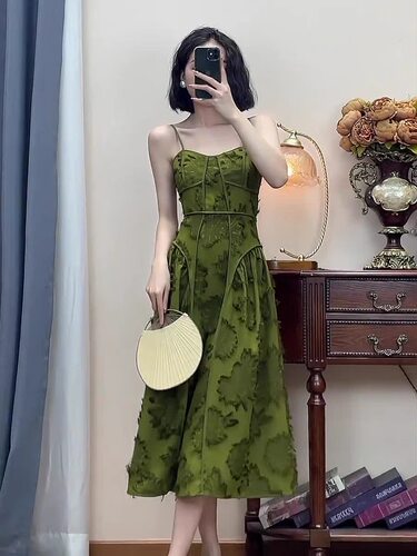 大码女装薄款清新修身连衣吊带裙