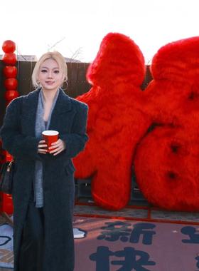 毛绒福字大型立体摆件抱福打卡拍