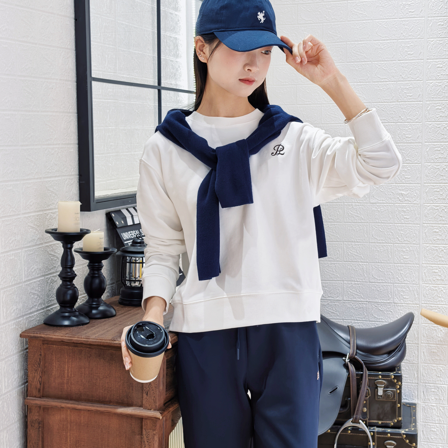 保罗彼得 专柜正品白色女士圆领卫衣 短款简约百搭舒适TBDC48753