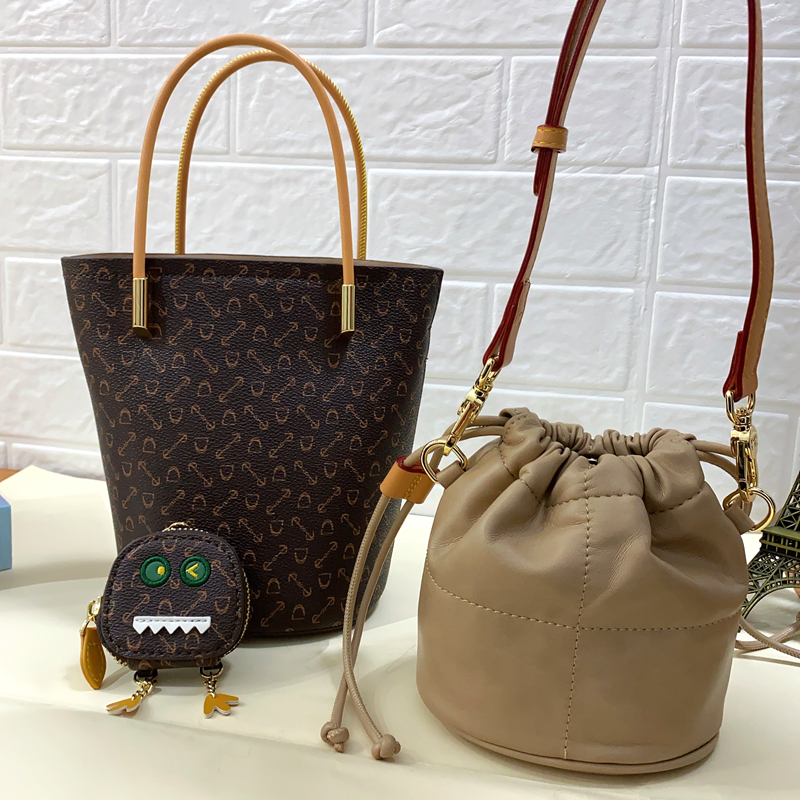 保罗彼得专柜正品网红爆款 送女神 送挂件子母包 水桶包ZZDD83690