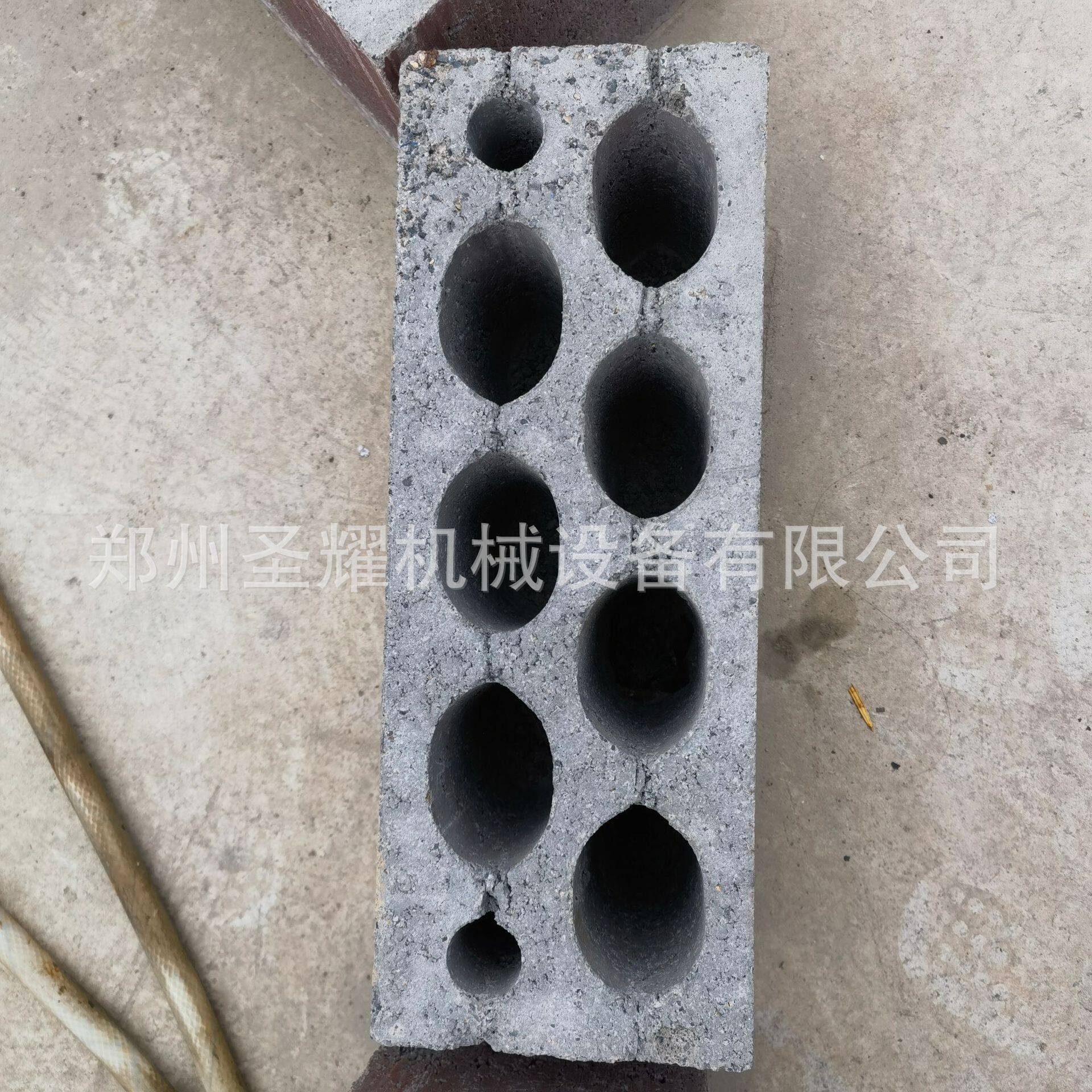 小型水泥垫块机半自动空芯砌块制砖机4-35型水泥制砖机免烧制砖机