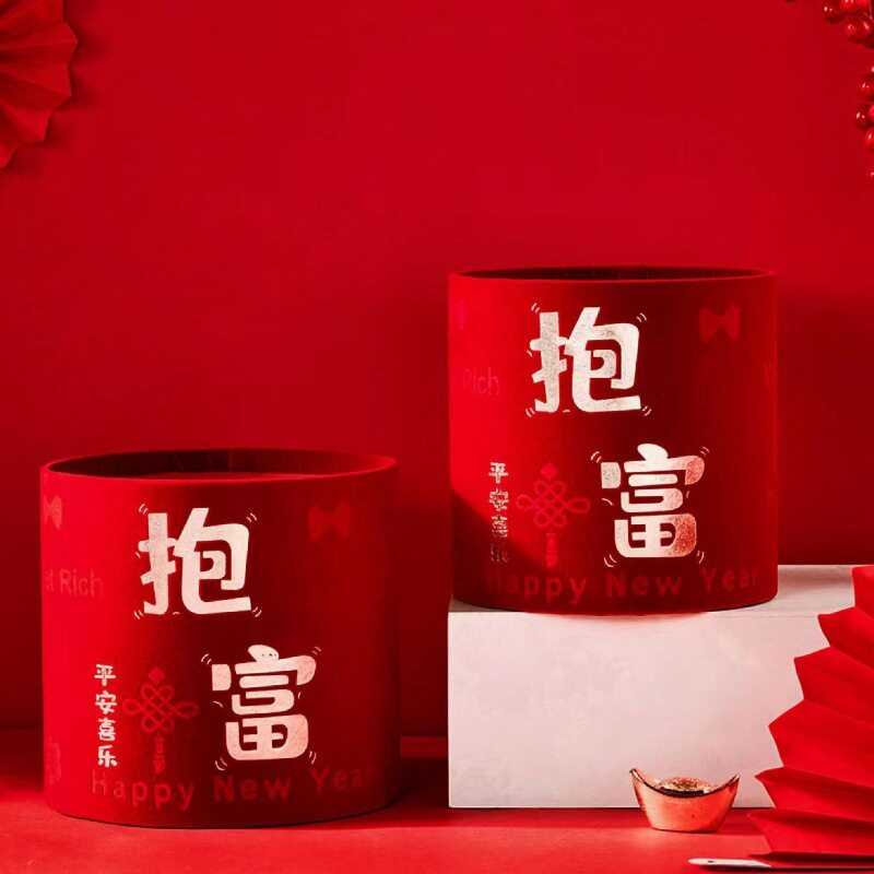 过年福桶新年抱抱红色恭贺新春冬青银柳插花绒布年宵花盒花艺礼盒