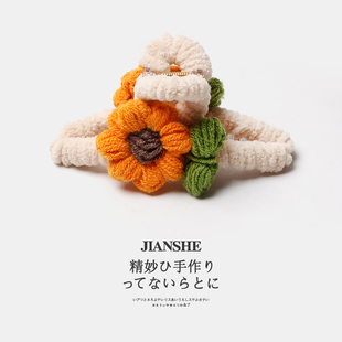 秋冬针织毛线花朵抓夹2024新高级感毛绒发夹后脑勺盘发鲨鱼夹发卡