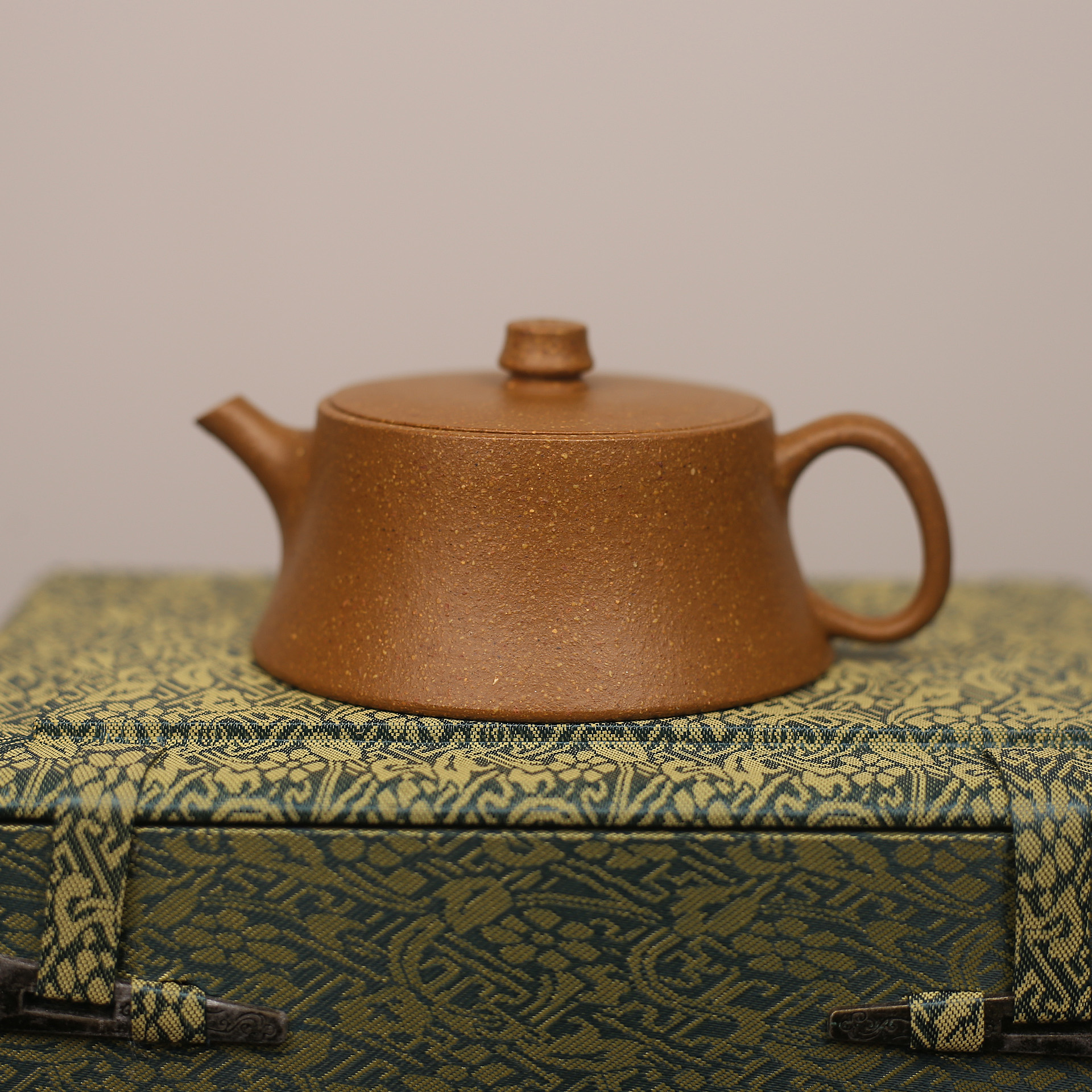 格昌优质玉成段泥150cc柱础茶壶