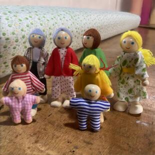 一家人木制玩偶6口7口人偶亲子互动认知幼儿园益智关节桌面玩偶